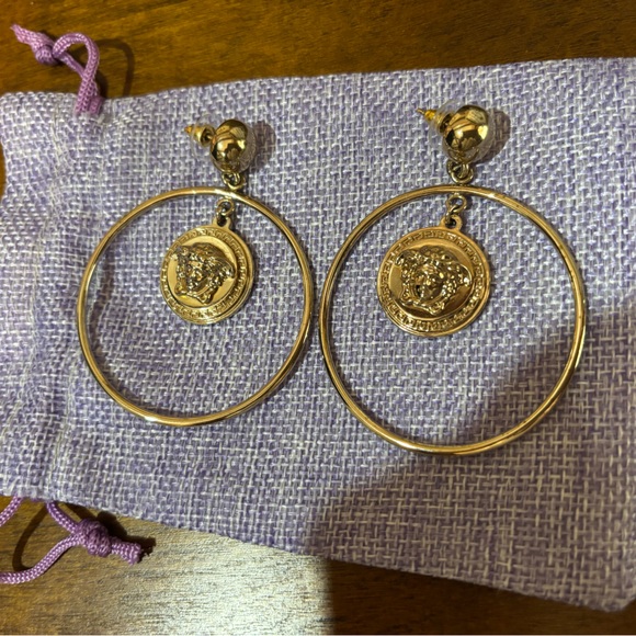 Versace authentic gold tone, Medusa hoop pierced earrings - Picture 8 of 8